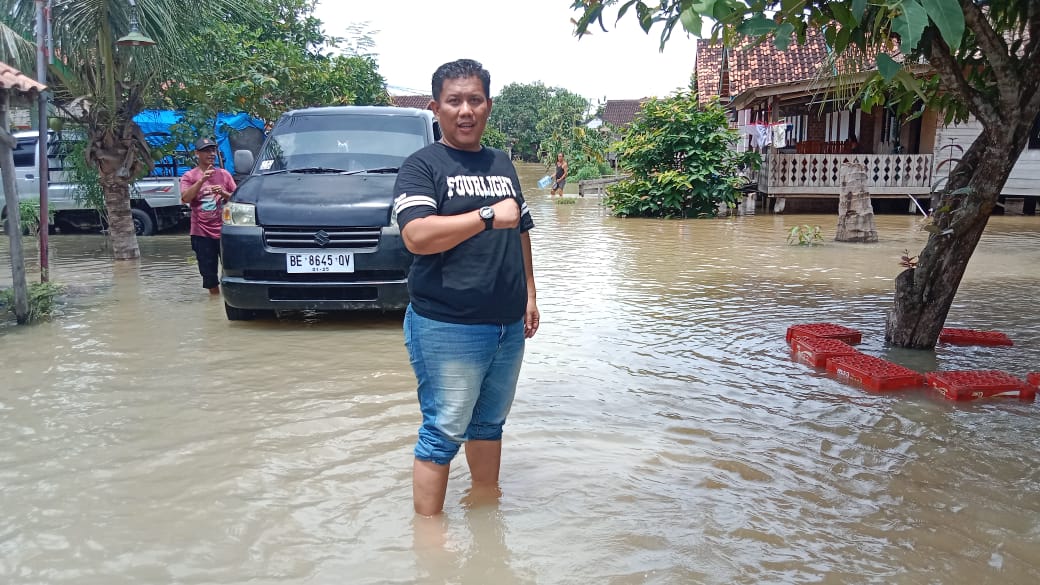 “GAWAT SUDAH 3 (TIGA) HARI BANJIR DI LINGKUNGAN BUGIS MENGGALA BELUM SURUT “