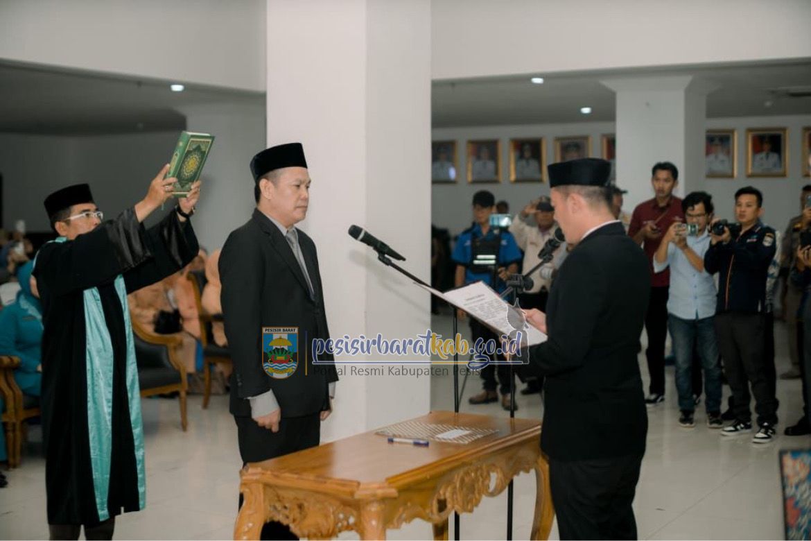 Dedi Irawan Lantik Tedi Zadmiko Sebagai PJ. Sekda Kabupaten Pesisir Barat