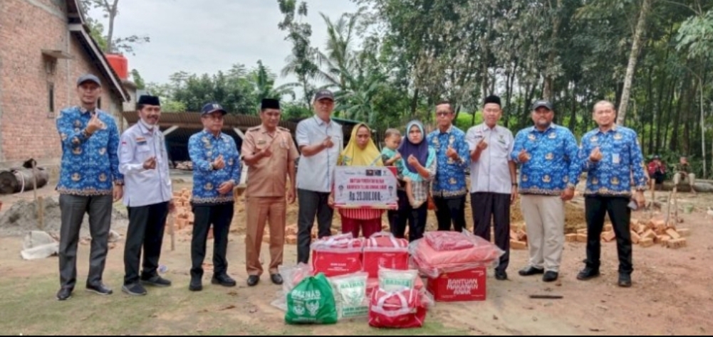 Bupati  Novriwan Jaya, Kabupaten Tubaba dan Baznas Bantu Korban Kebakaran Tanda Kepedulian Pemkab.